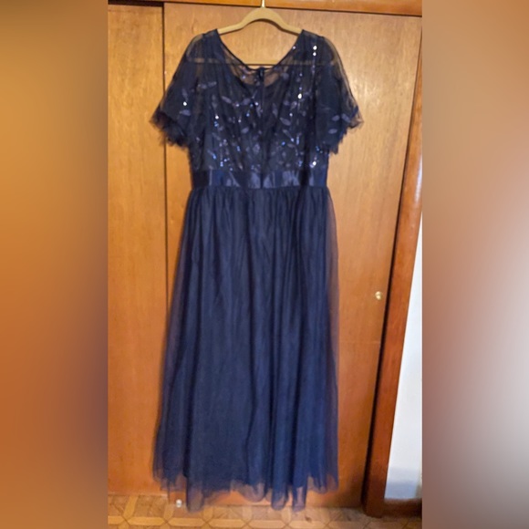 Navy Blue Gown. - Picture 2 of 2